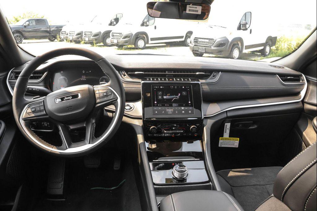 new 2025 Jeep Grand Cherokee car, priced at $38,502