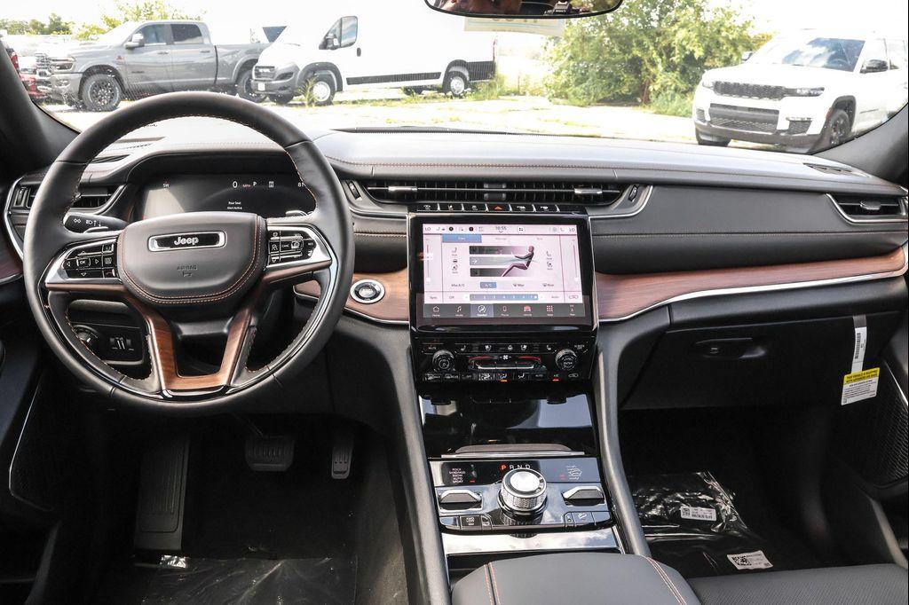 new 2025 Jeep Grand Cherokee car, priced at $55,837