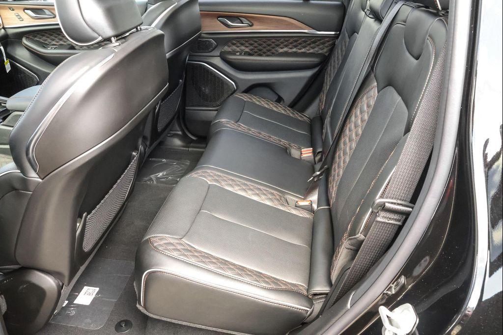 new 2025 Jeep Grand Cherokee car, priced at $55,837
