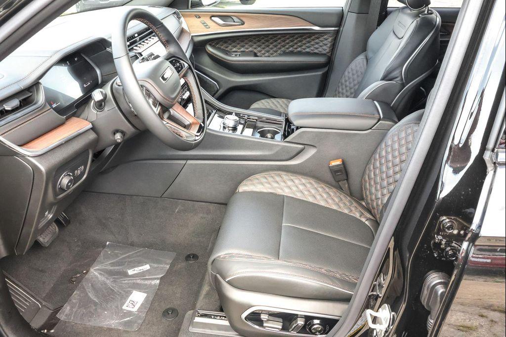 new 2025 Jeep Grand Cherokee car, priced at $55,837