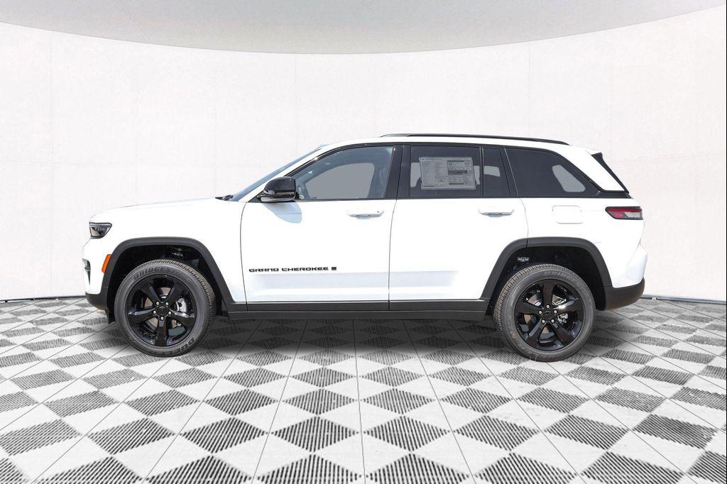 new 2025 Jeep Grand Cherokee car, priced at $37,966