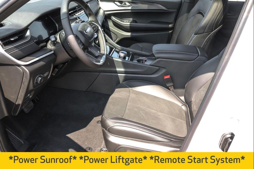 new 2025 Jeep Grand Cherokee car, priced at $37,966