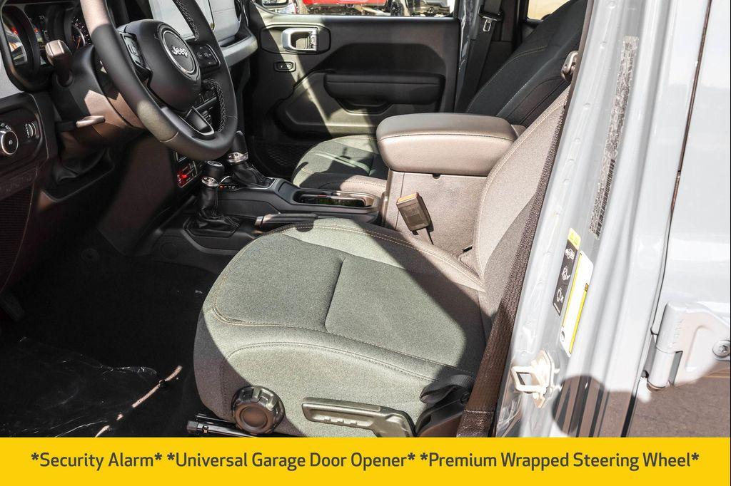 new 2025 Jeep Wrangler car, priced at $47,196