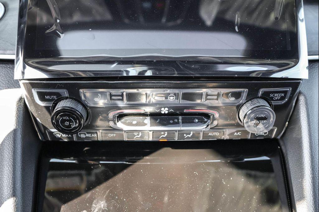 new 2025 Jeep Grand Cherokee car, priced at $43,735
