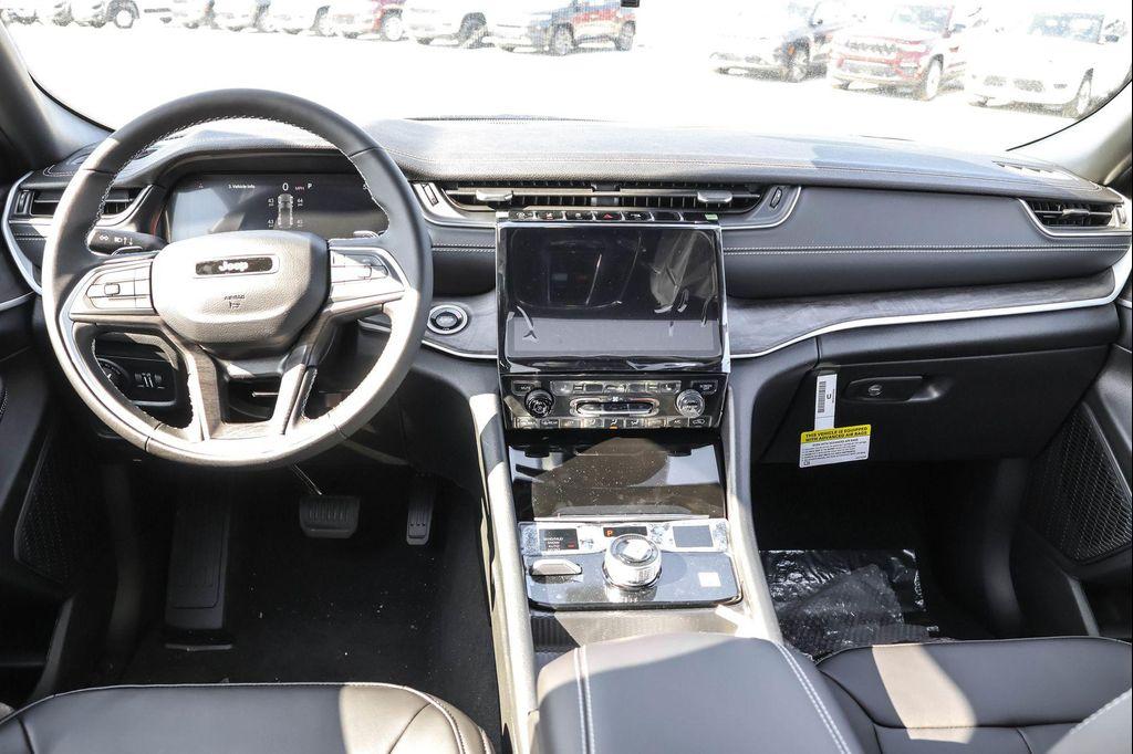 new 2025 Jeep Grand Cherokee car, priced at $43,735