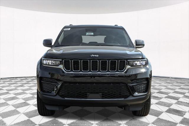 new 2024 Jeep Grand Cherokee car, priced at $38,001