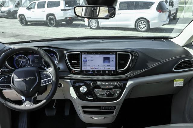 new 2024 Chrysler Pacifica car, priced at $39,536