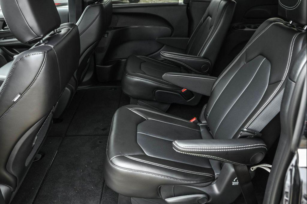 new 2025 Chrysler Pacifica car, priced at $33,145