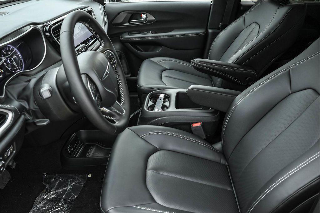 new 2025 Chrysler Pacifica car, priced at $33,145