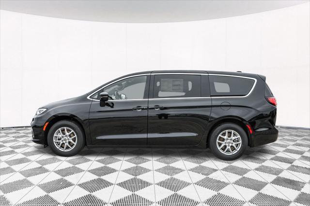 new 2025 Chrysler Pacifica car, priced at $39,224