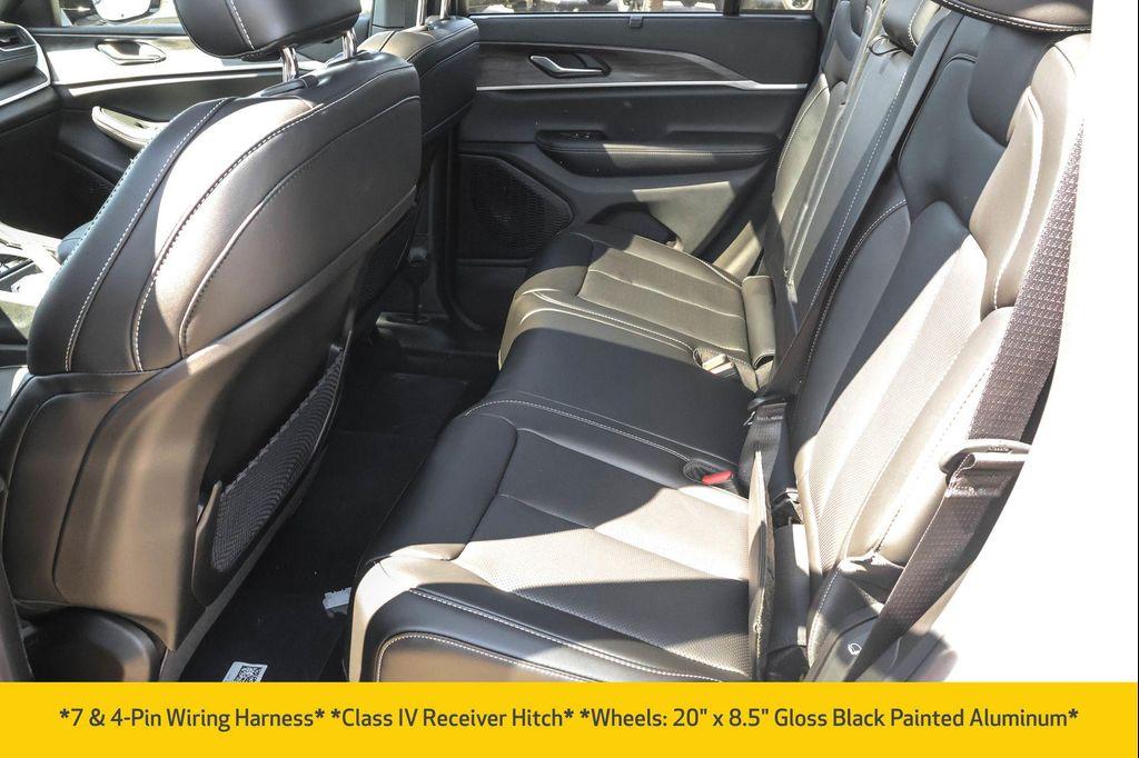 new 2025 Jeep Grand Cherokee car, priced at $47,890