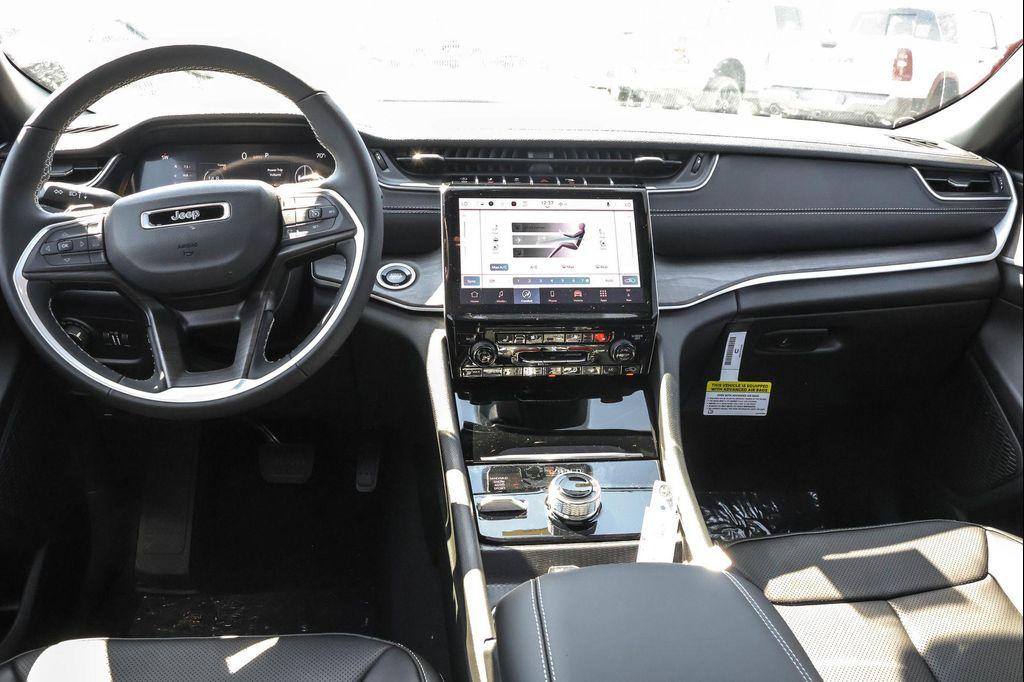new 2025 Jeep Grand Cherokee car, priced at $47,890
