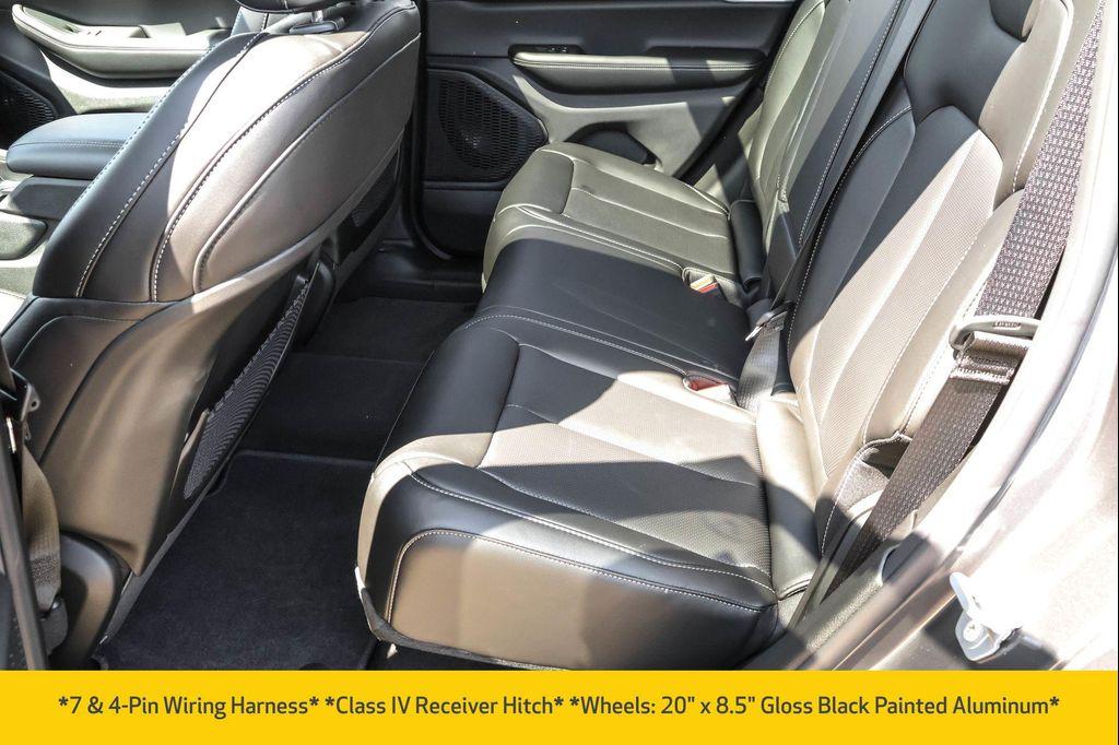 new 2025 Jeep Grand Cherokee car, priced at $48,495