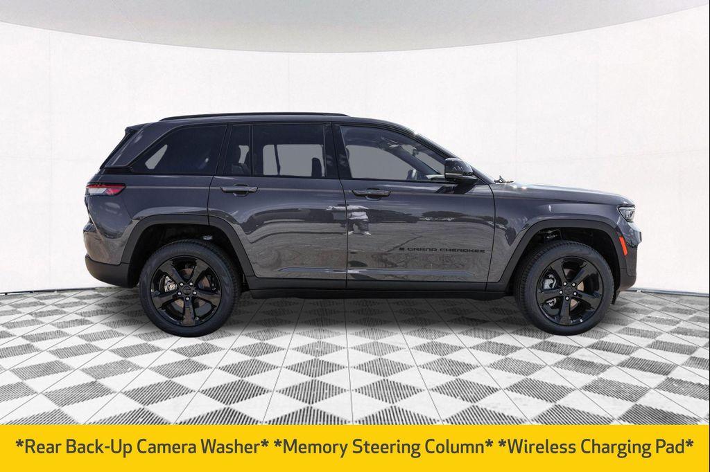new 2025 Jeep Grand Cherokee car, priced at $48,495