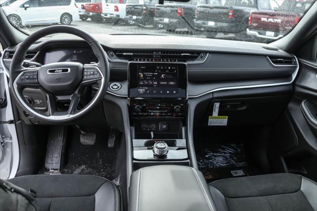new 2025 Jeep Grand Cherokee car, priced at $37,477