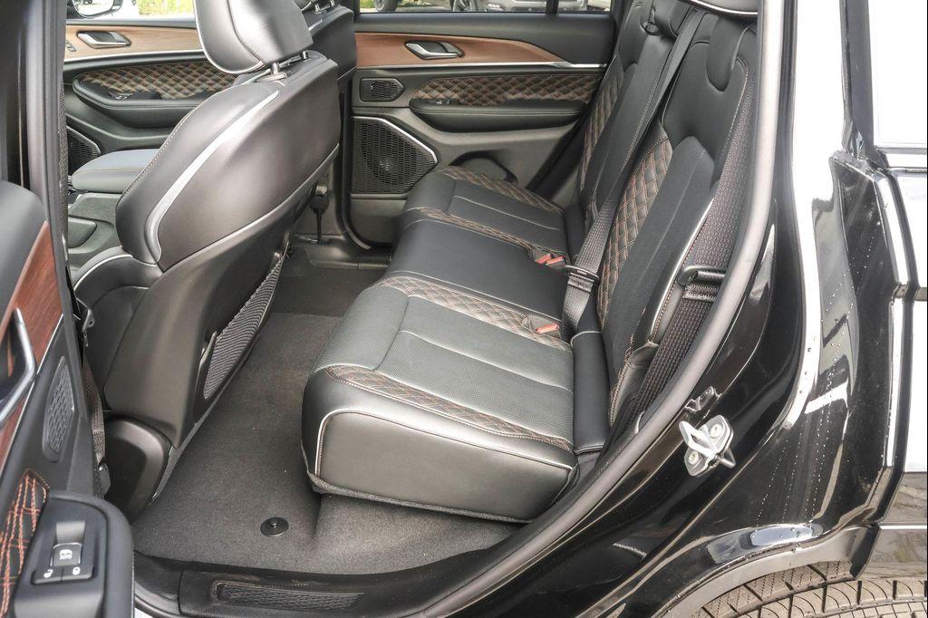 new 2025 Jeep Grand Cherokee car, priced at $53,906