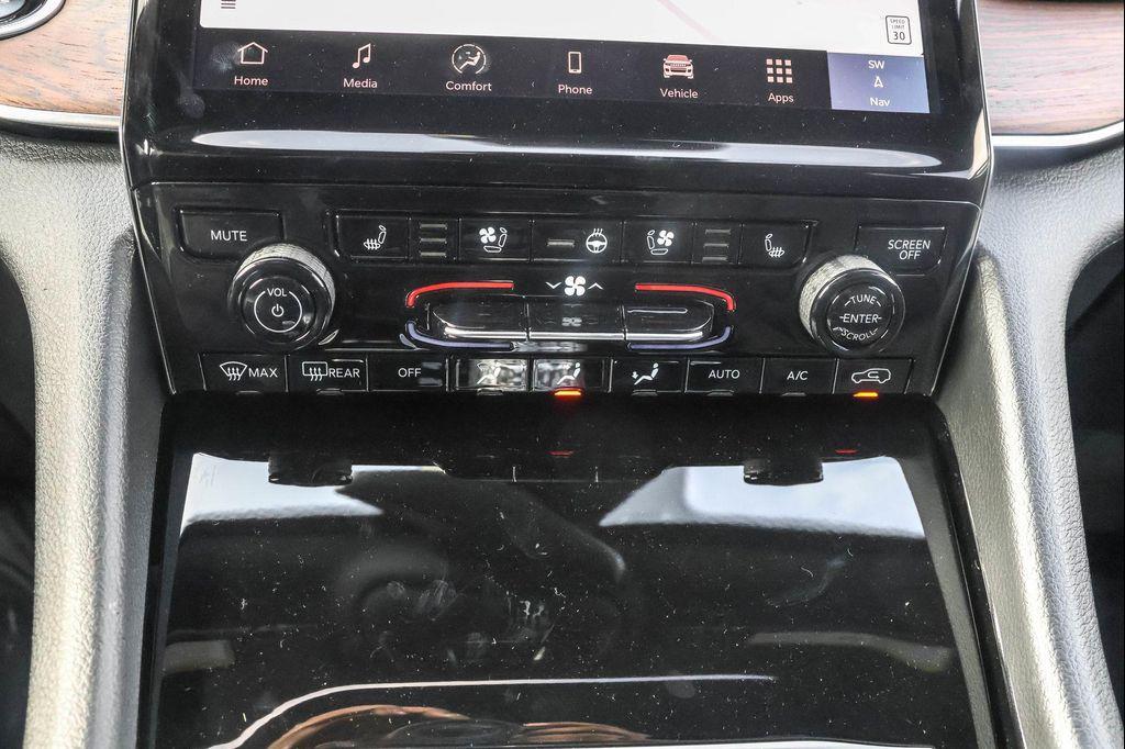 new 2025 Jeep Grand Cherokee car, priced at $53,906