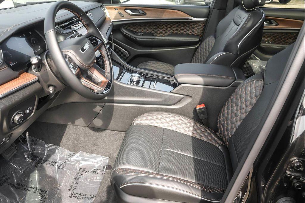 new 2025 Jeep Grand Cherokee car, priced at $53,906