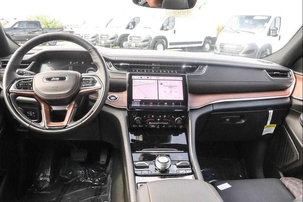new 2025 Jeep Grand Cherokee car, priced at $53,906