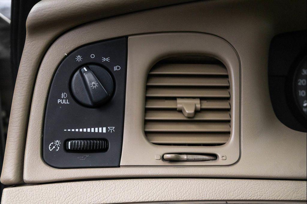 used 2008 Mercury Grand Marquis car, priced at $8,977