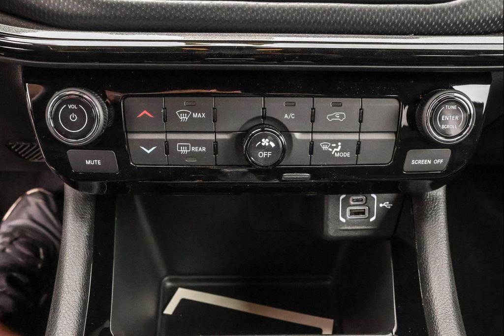 new 2025 Jeep Compass car, priced at $27,558