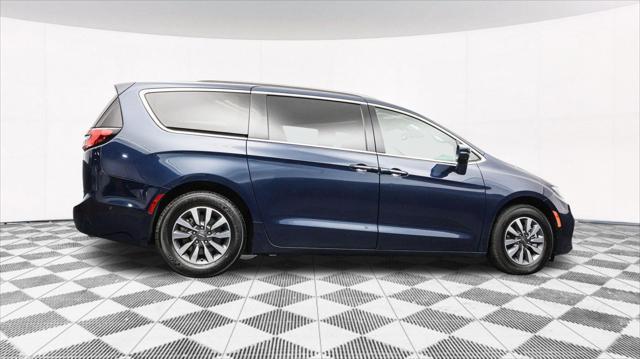 used 2021 Chrysler Pacifica Hybrid car, priced at $21,977