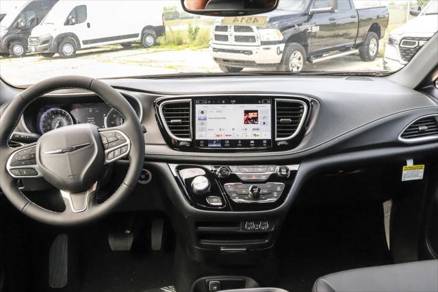 new 2025 Chrysler Pacifica car, priced at $43,968