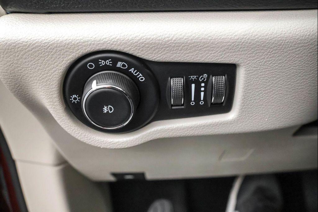 used 2021 Chrysler Pacifica Hybrid car, priced at $19,577