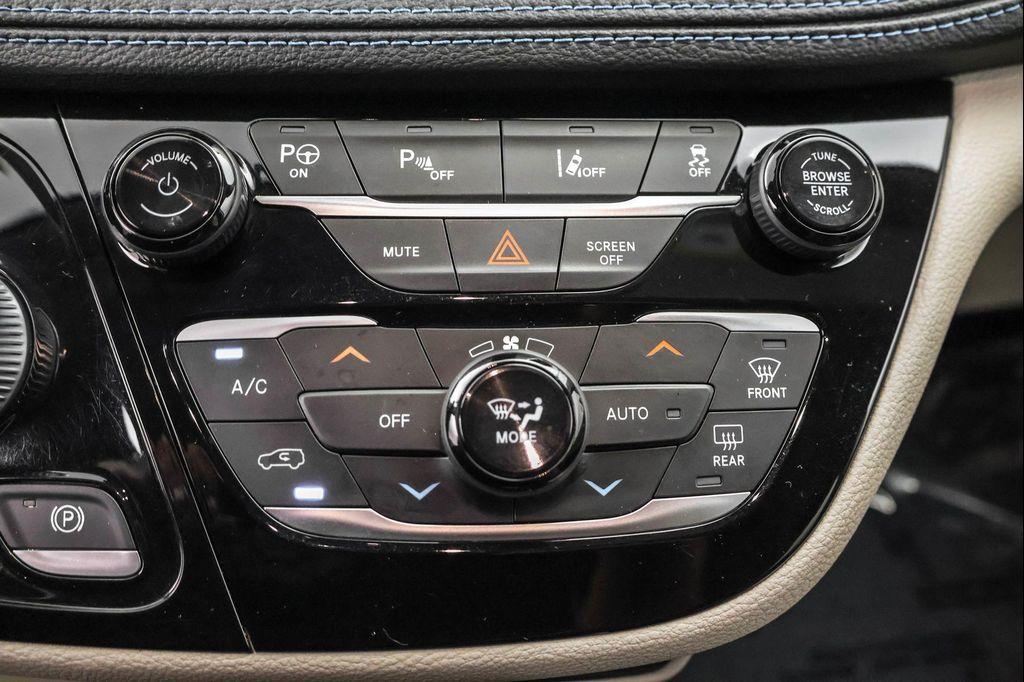 used 2021 Chrysler Pacifica Hybrid car, priced at $19,577