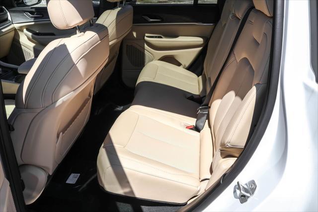new 2025 Jeep Grand Cherokee car, priced at $45,476