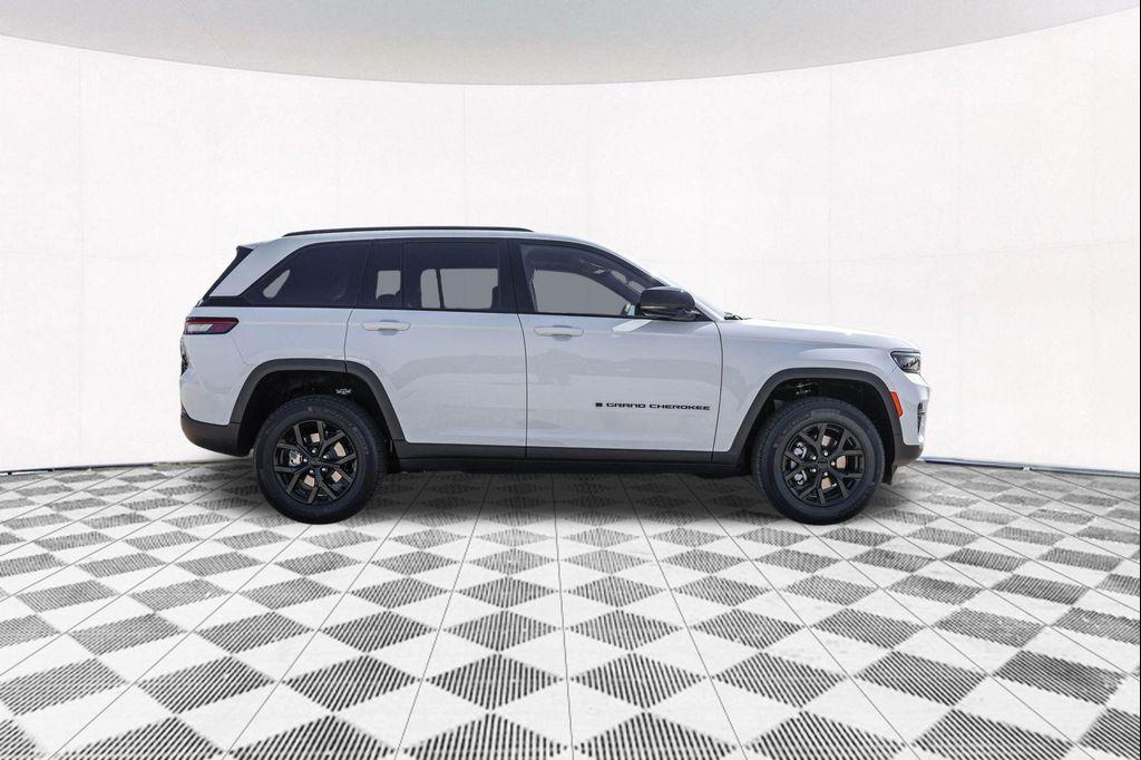 new 2025 Jeep Grand Cherokee car, priced at $38,486