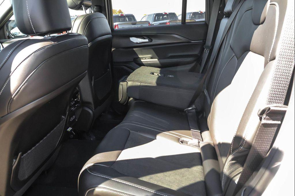 new 2025 Jeep Grand Cherokee car, priced at $38,486