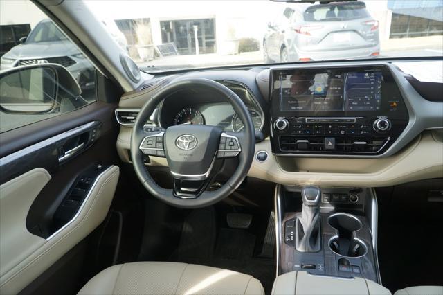 used 2021 Toyota Highlander car, priced at $37,148