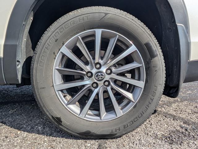 used 2019 Toyota Highlander car, priced at $24,499