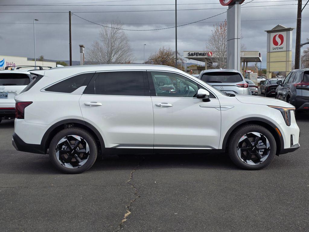 new 2026 Kia Sorento Hybrid car, priced at $42,611