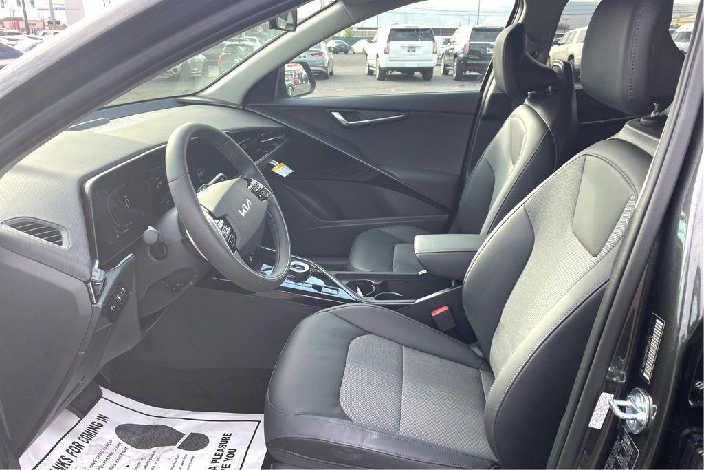 new 2024 Kia Niro Plug-In Hybrid car, priced at $35,649