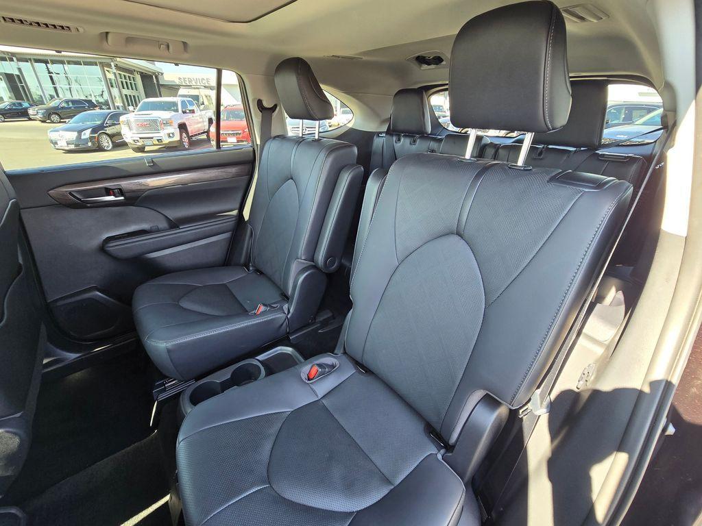 used 2020 Toyota Highlander car, priced at $38,075