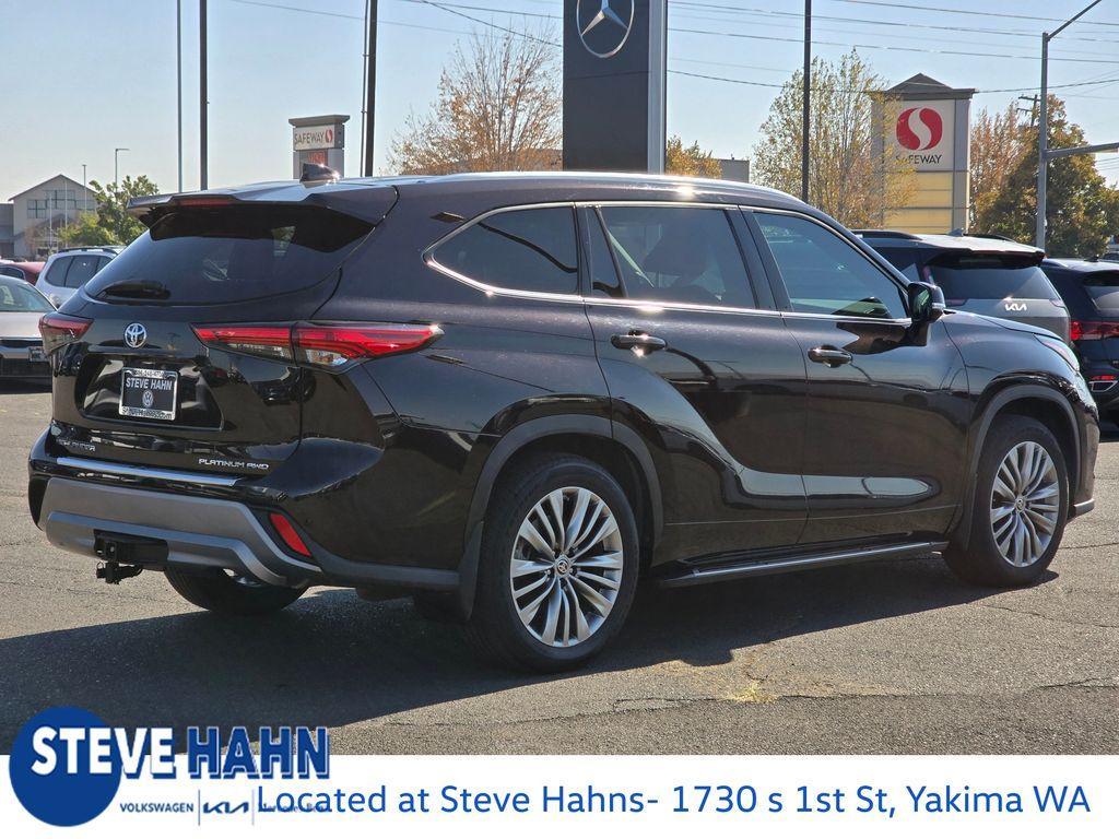used 2020 Toyota Highlander car, priced at $38,075