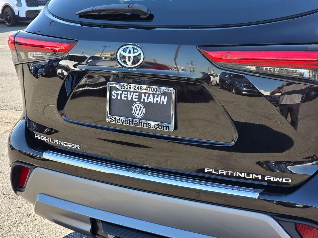 used 2020 Toyota Highlander car, priced at $38,075