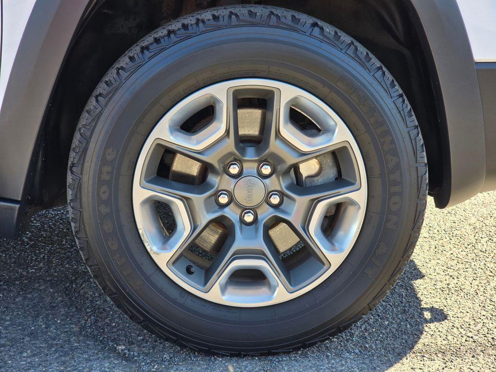 used 2019 Jeep Cherokee car, priced at $19,787