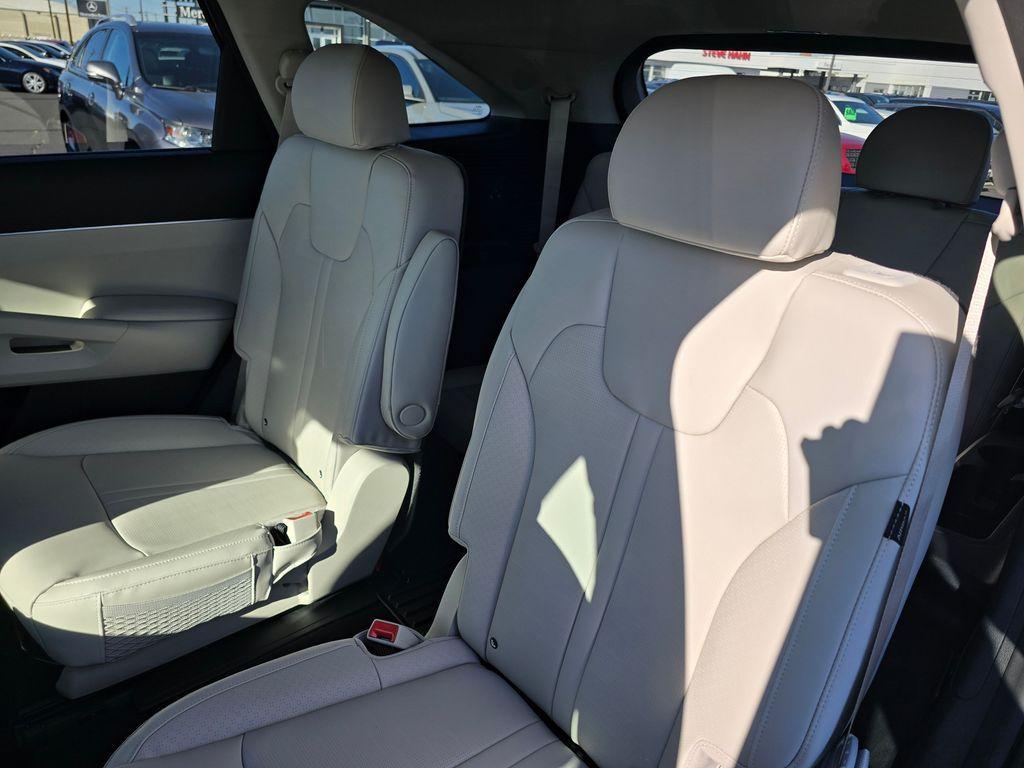 new 2026 Kia Sorento Hybrid car, priced at $43,275