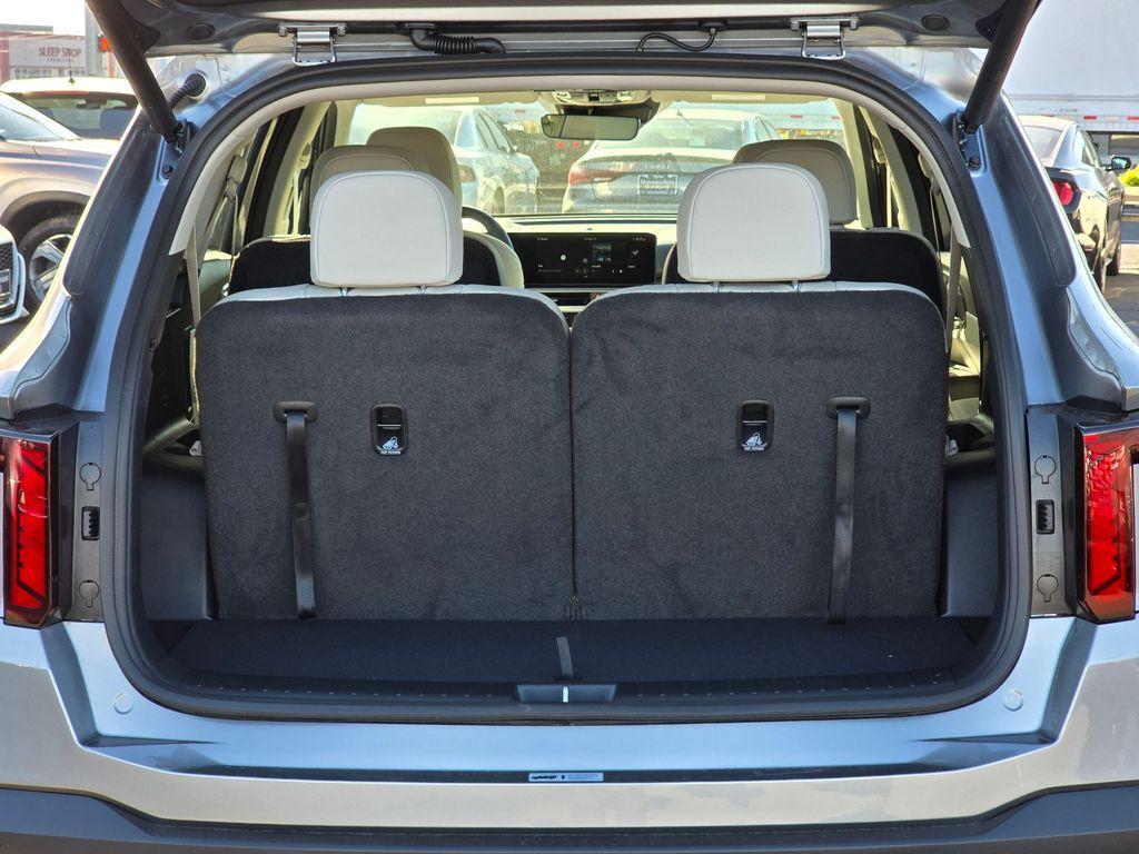 new 2026 Kia Sorento Hybrid car, priced at $43,275