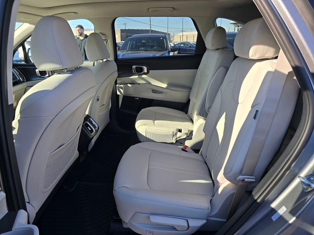 new 2026 Kia Sorento Hybrid car, priced at $43,275
