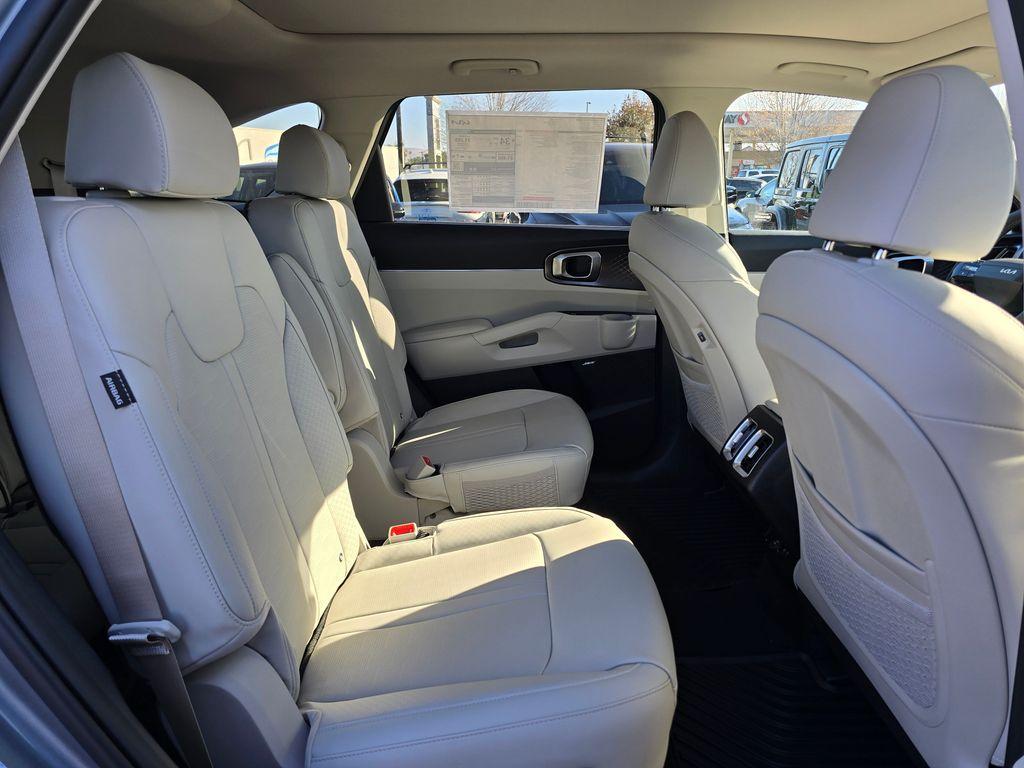 new 2026 Kia Sorento Hybrid car, priced at $43,275