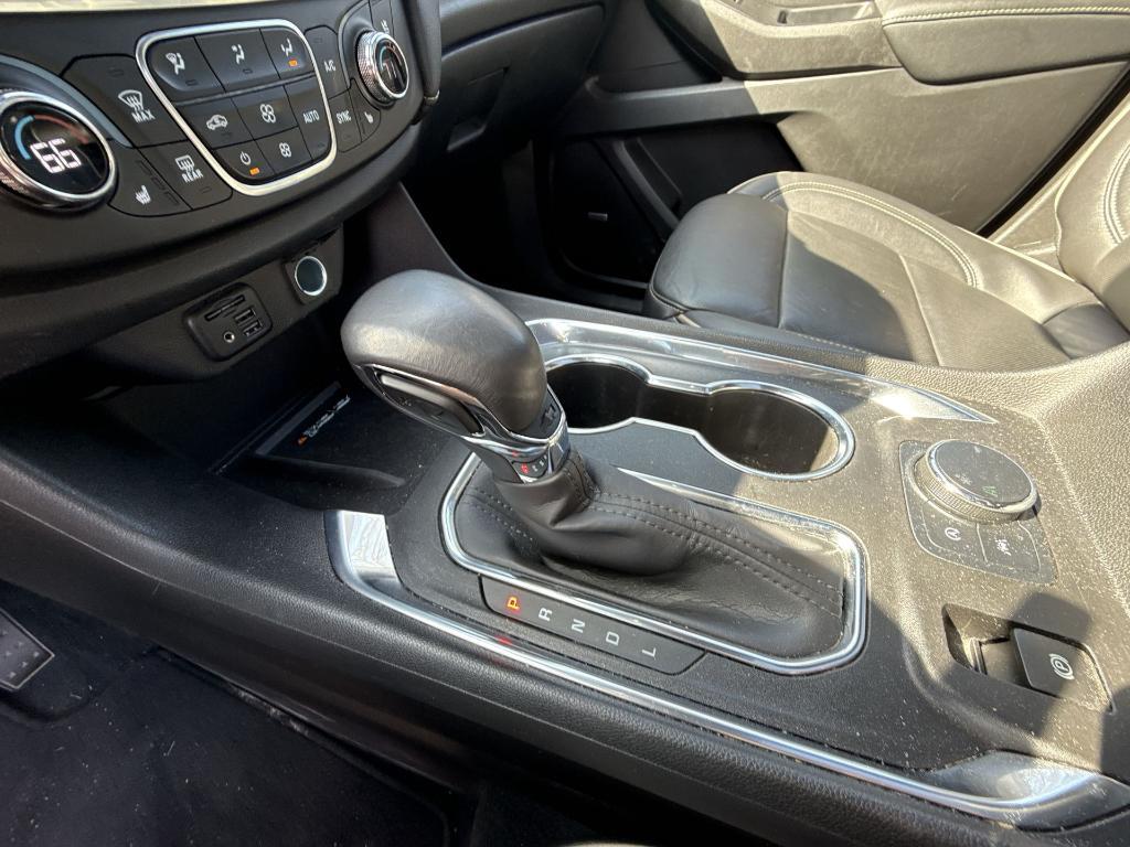 used 2022 Chevrolet Traverse car, priced at $33,492