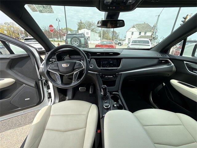 used 2022 Cadillac XT5 car, priced at $38,994
