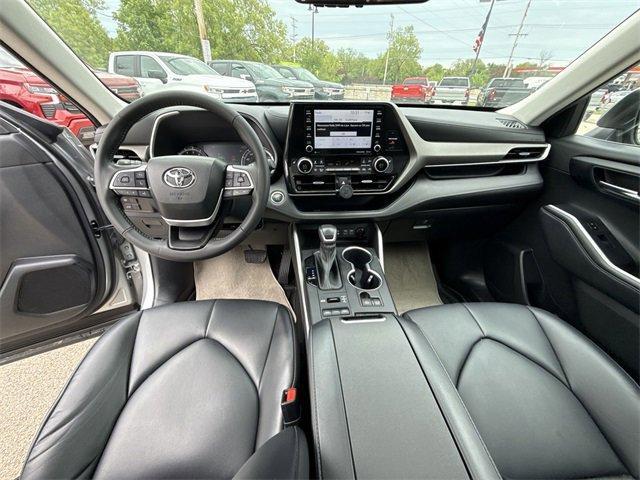 used 2022 Toyota Highlander car, priced at $33,694