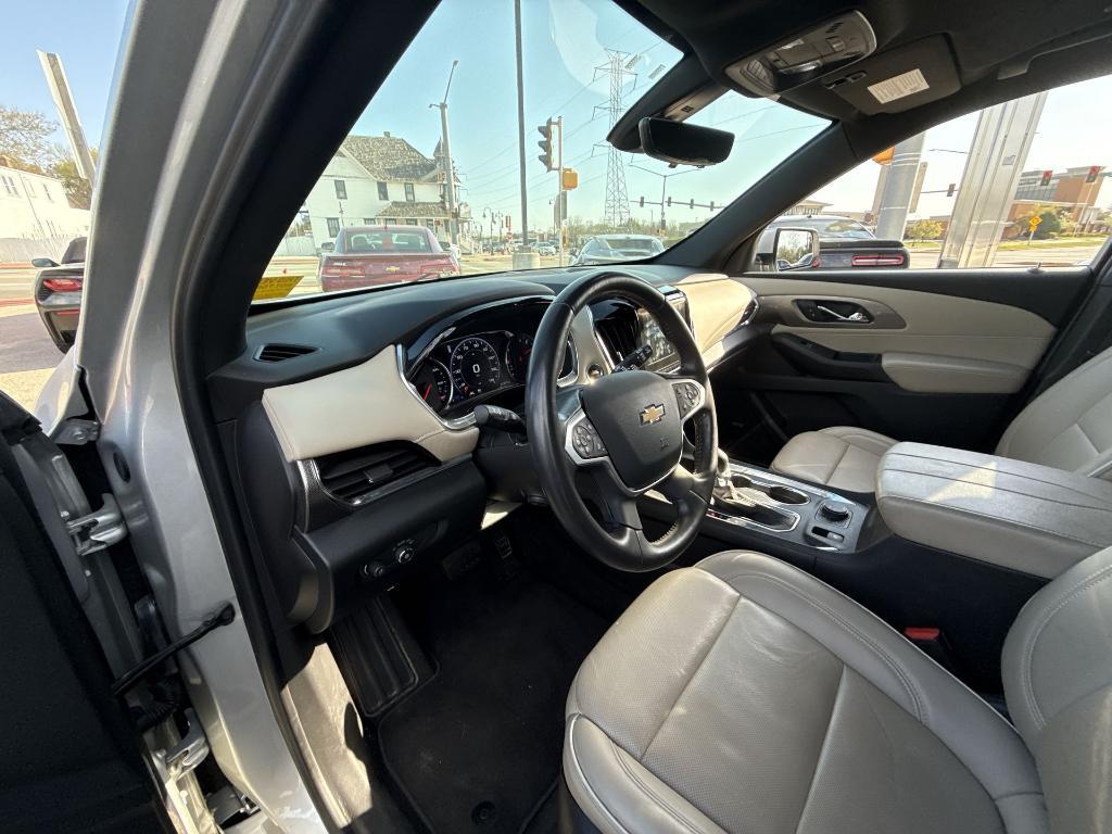 used 2022 Chevrolet Traverse car, priced at $32,512