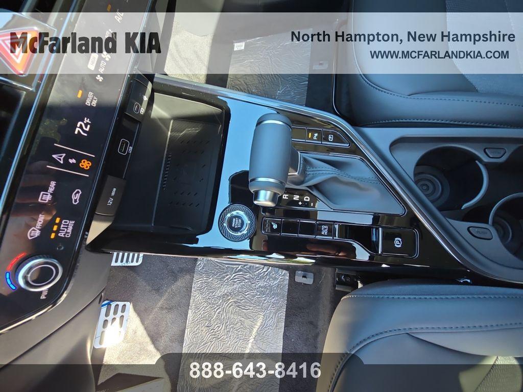 new 2025 Kia Niro car, priced at $28,804