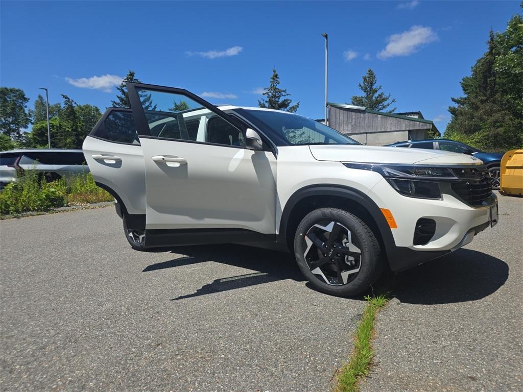 new 2025 Kia Seltos car, priced at $25,237